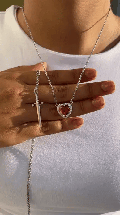 Collar Corazón & Espada | Amor y Protección Eterna (OFERTA 2X1)